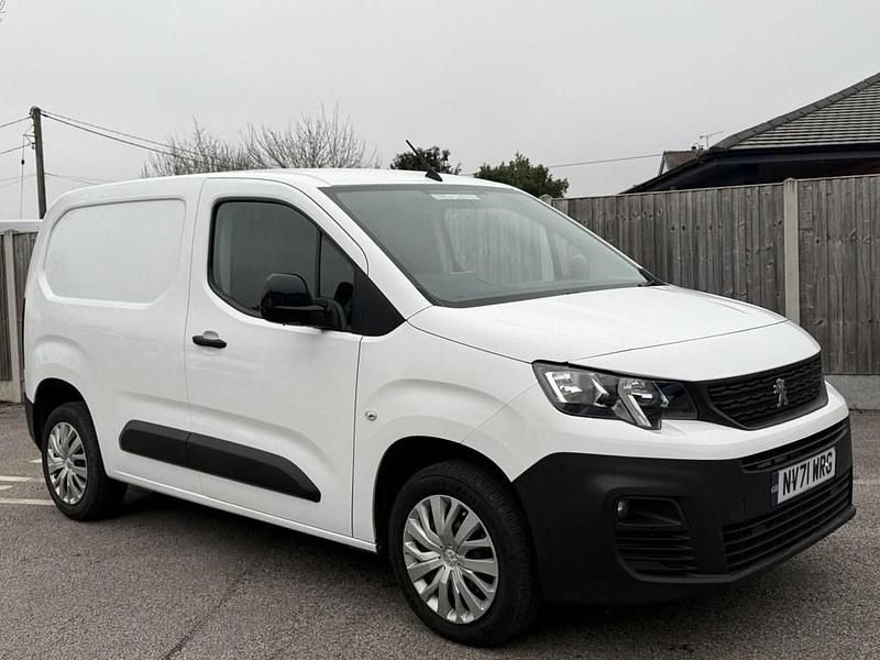 Used Peugeot Partner Premium 131 HP (96 kW) 2022 White MPV