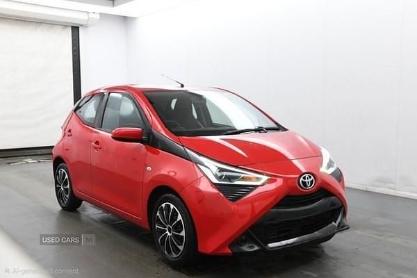 Used Toyota Aygo X-play 72 HP (52 kW) 2019 Red Hatchback