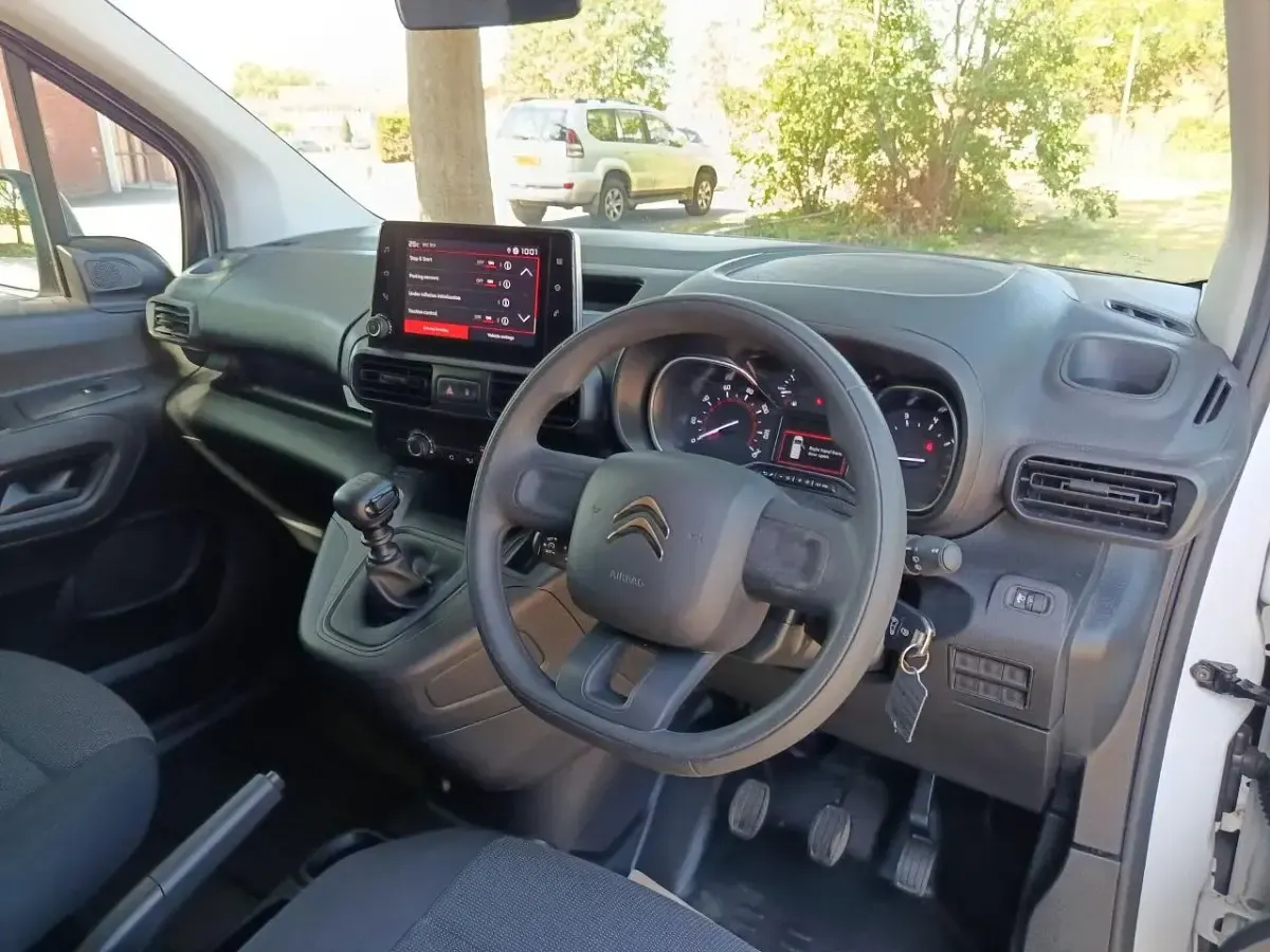 Used Citroën Berlingo 99 HP (72 kW) 2023 White MPV