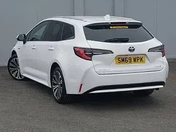 Used Toyota Corolla Design 122 HP (89 kW) 2020 White Estate