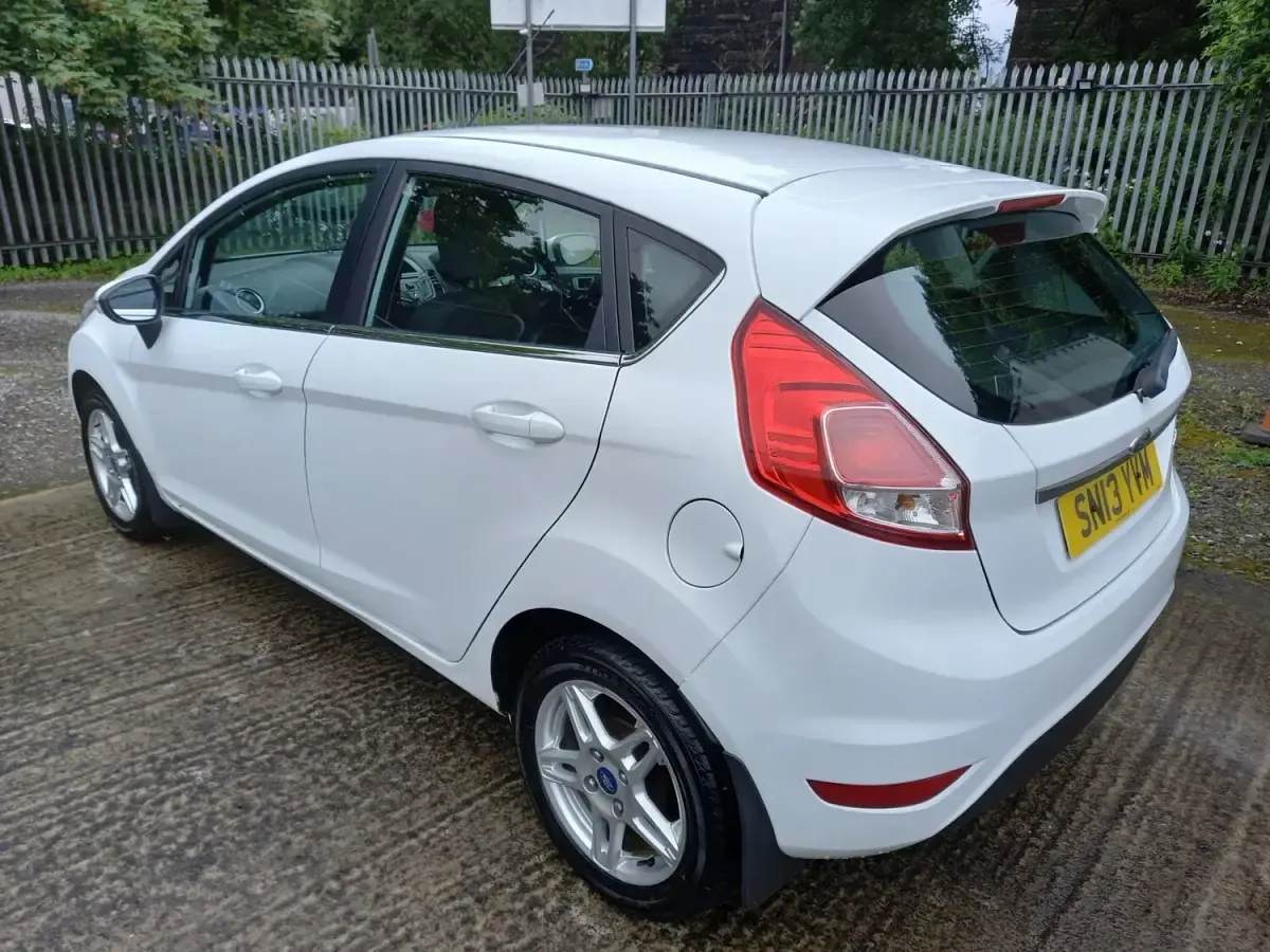 Used Ford Fiesta Zetec 2013 White Hatchback