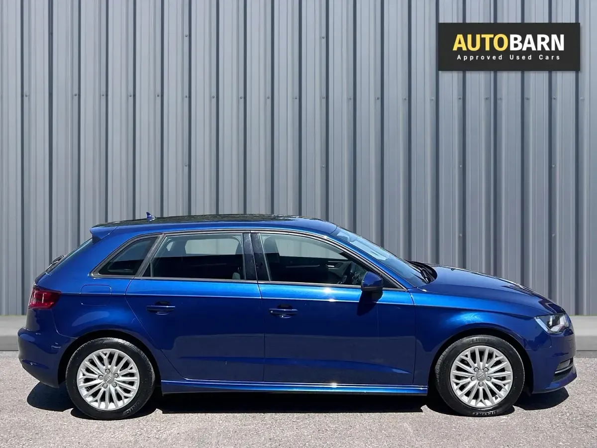 Used Audi A3 Sportback Design 110 HP (80 kW) 2015 Blue Hatchback