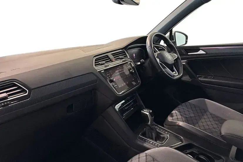 Used VW Tiguan R-line 148 HP (108 kW) 2021 Deep black SUV