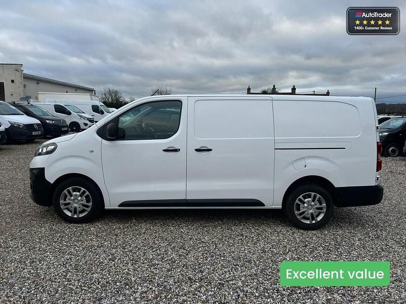 Used Vauxhall Vivaro 100 HP (73 kW) 2021 White MPV