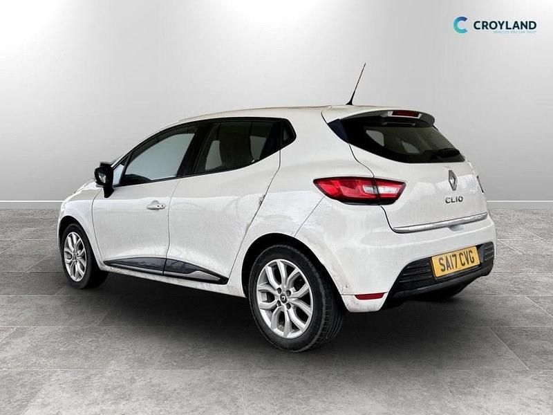 Used Renault Clio IV Dynamique 75 HP (55 kW) 2017 White Hatchback