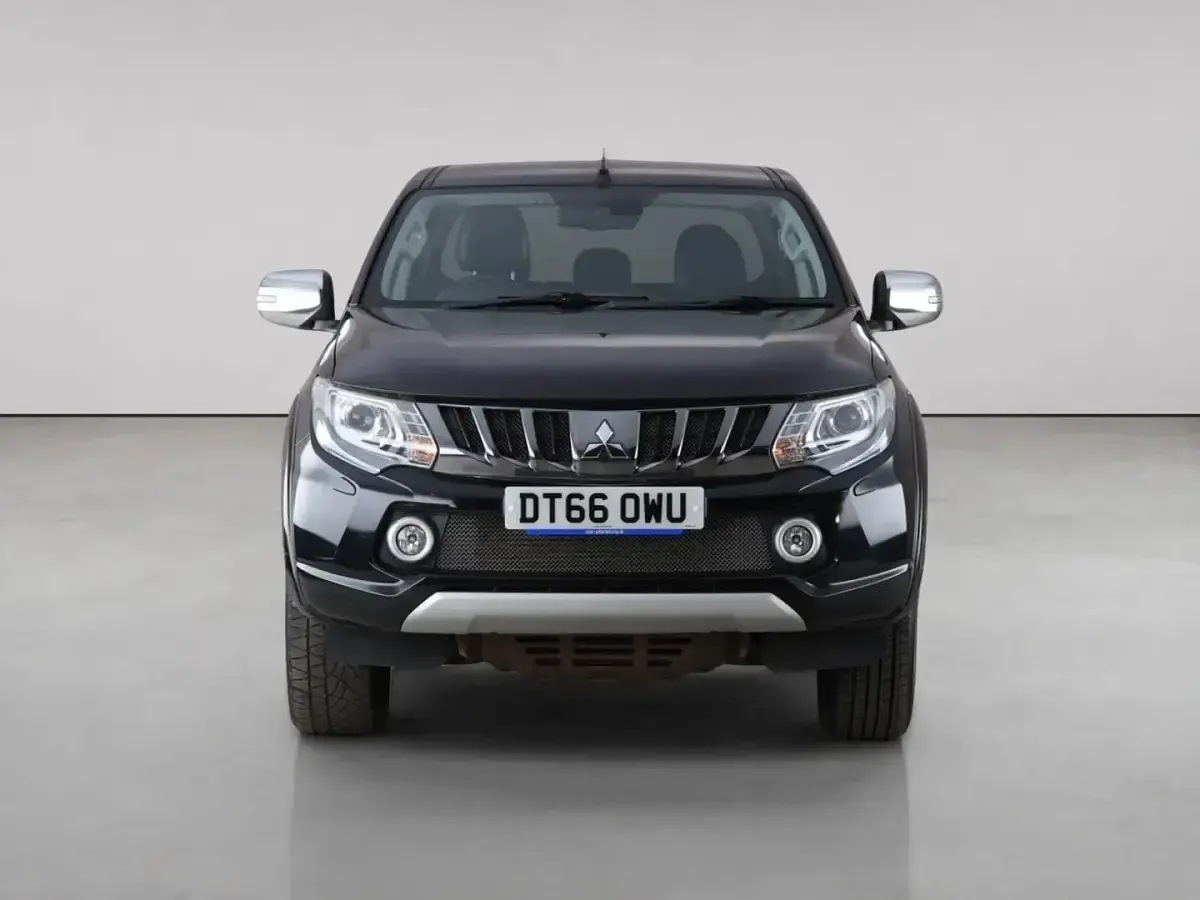 Used Mitsubishi L200 2017 Black Pickup