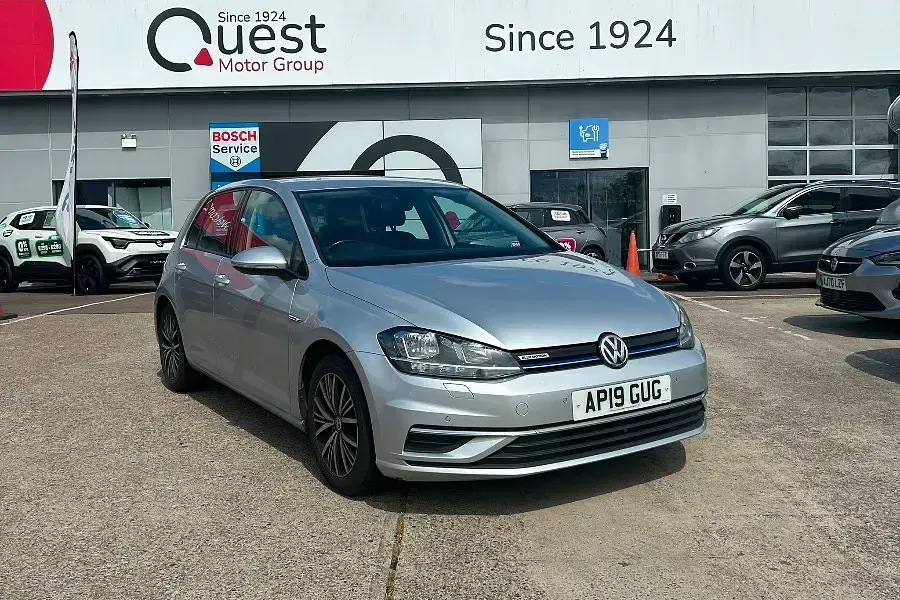 Used VW Golf VII SE 131 HP (96 kW) 2018 Hatchback