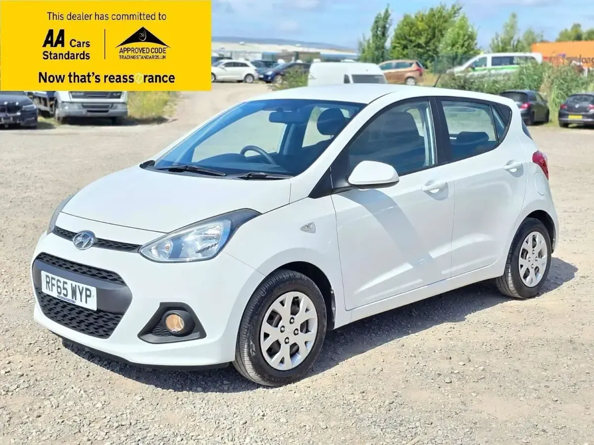 Used Hyundai i10 SE 87 HP (63 kW) 2015 White Hatchback