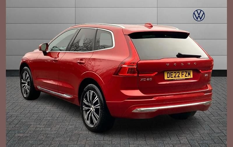 Used Volvo XC60 Inscription 247 HP (181 kW) 2022 Red SUV