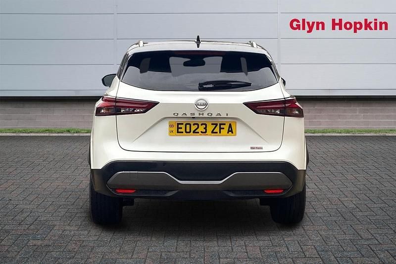 Used Nissan Qashqai N-Connecta 2023 White SUV
