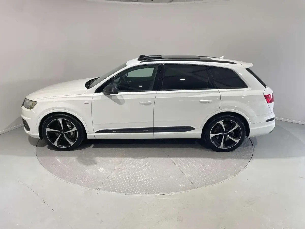 Used Audi Q7 Black Edition 286 HP (210 kW) 2019 White SUV