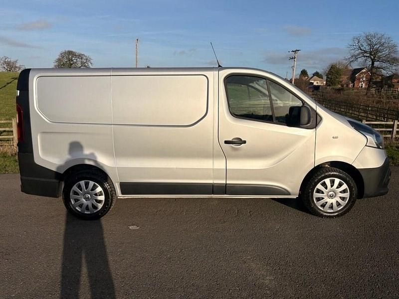 Used Renault Trafic Business 2018 Silver MPV