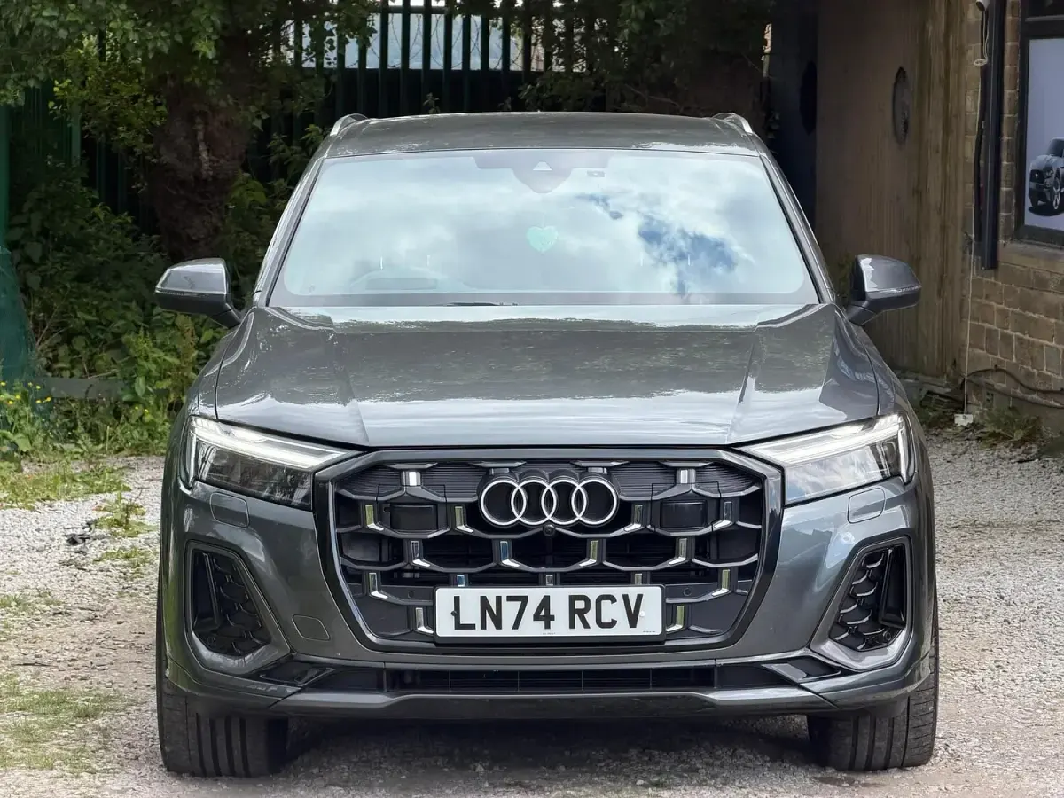 Used Audi Q7 S-Line 231 HP (169 kW) 2024 Grey SUV