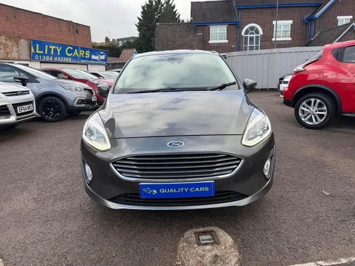 Used Ford Fiesta Zetec 70 HP (51 kW) 2019 Grey Hatchback