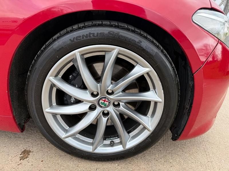 Used Alfa Romeo Giulia Veloce 280 HP (205 kW) 2017 Red Sedan