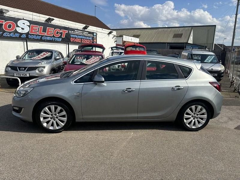 Used Vauxhall Astra Elite 115 HP (84 kW) 2012 Silver Hatchback