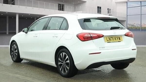 Used Mercedes A180 SE 136 HP (100 kW) 2022 White Hatchback