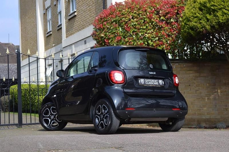 Used Smart ForTwo Coupé Premium 90 HP (66 kW) 2016 Black Coupe