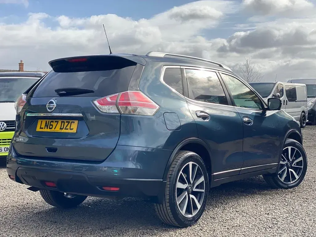 Used Nissan X-Trail N-Vision 130 HP (95 kW) 2017 Blue SUV