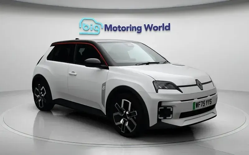 Used Renault 5 E-Tech Urban 89 kW (122 HP) 2025 Hatchback