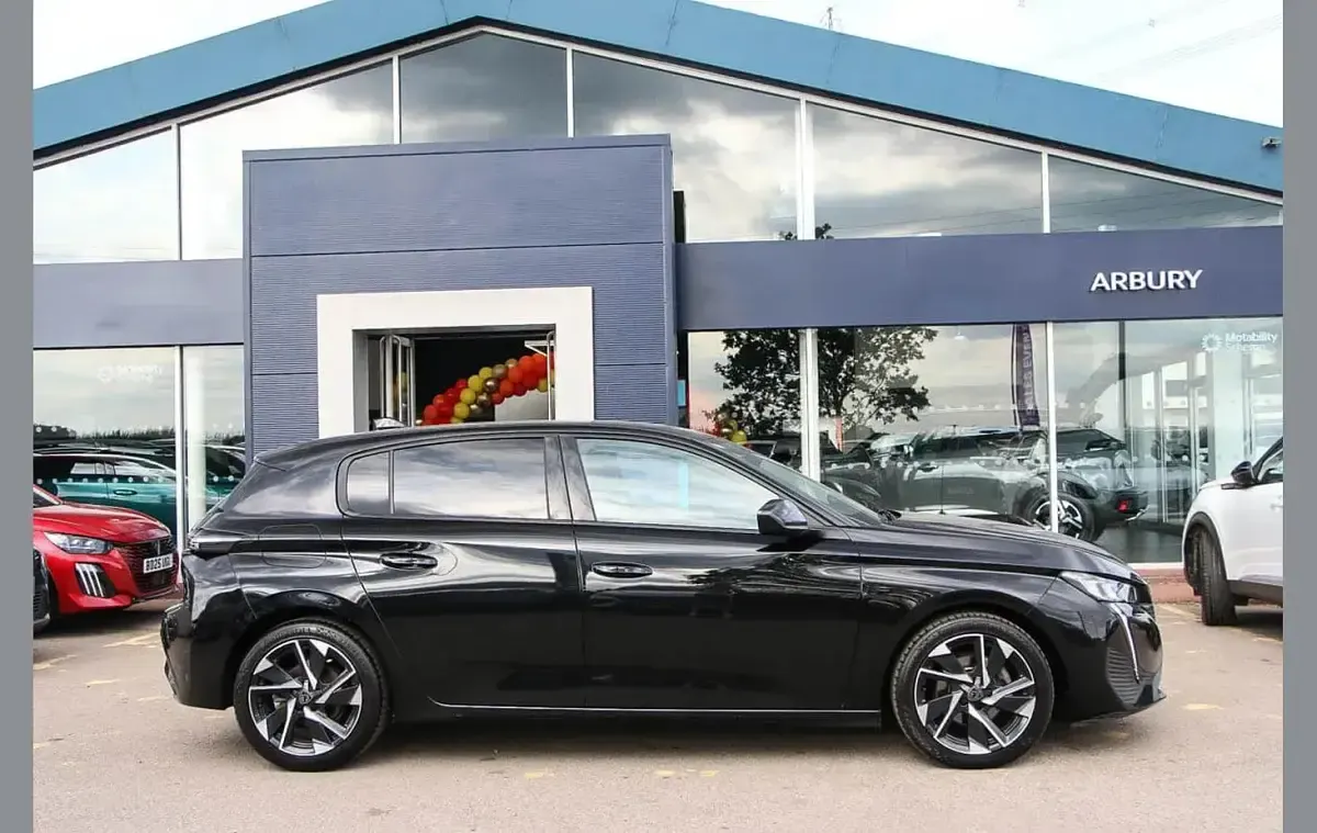 Used Peugeot 308 Allure Premium 129 HP (94 kW) 2022 Black Hatchback