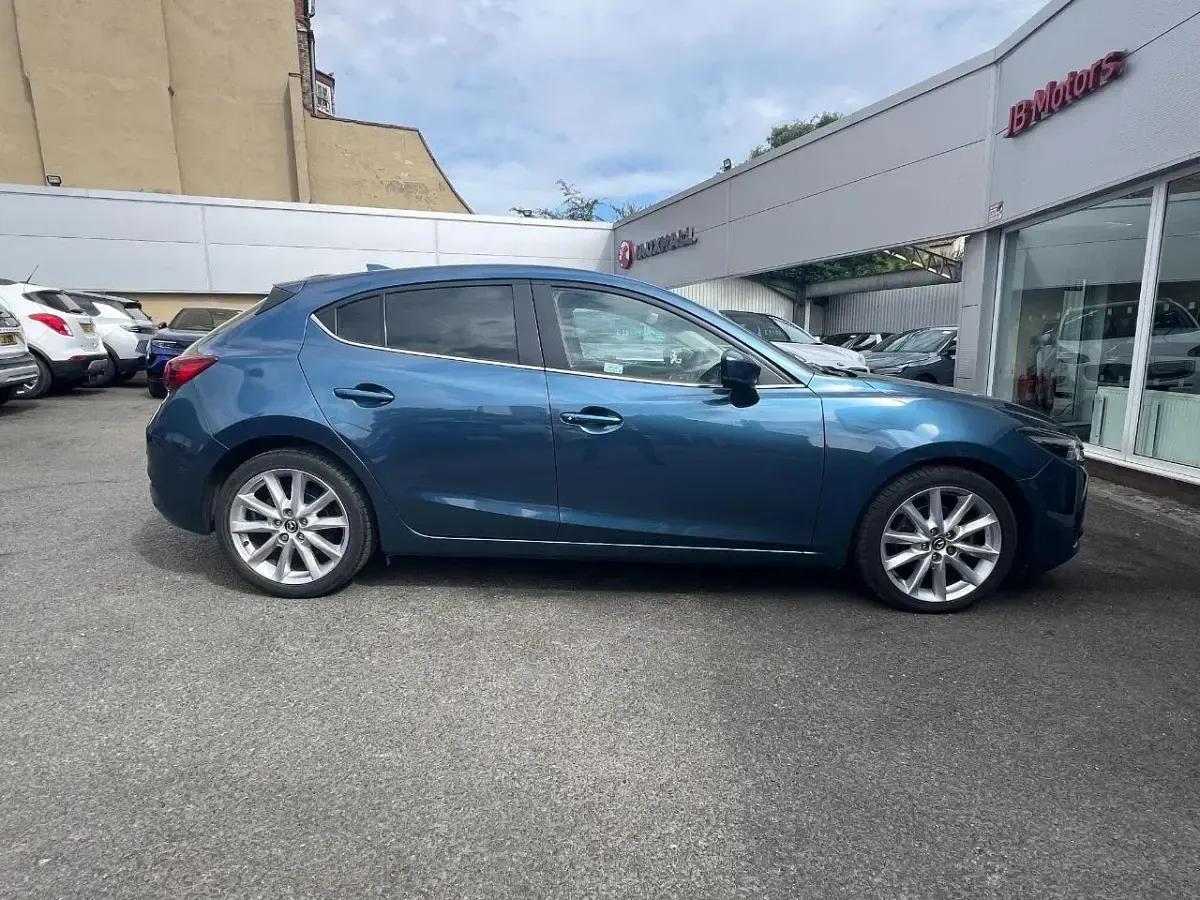 Used Mazda 3 Inclusive 119 HP (87 kW) 2018 Deep crystal blue Hatchback