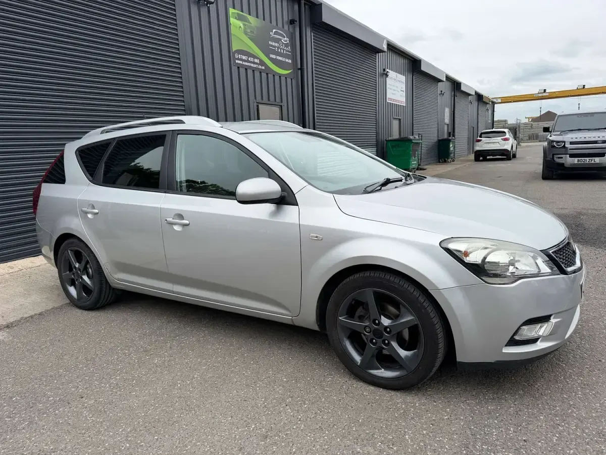 Used Kia Ceed 2011 Silver Hatchback