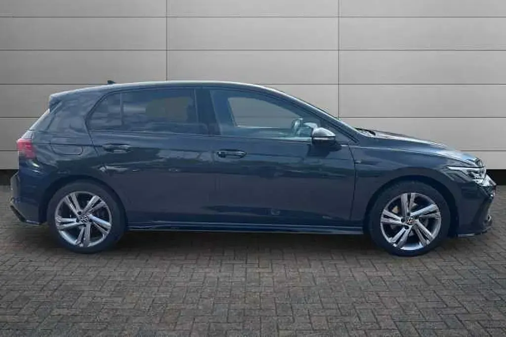 Second-hand VW Golf VIII R-line 150 CP (110 kW) 2024 Gri Hatchback