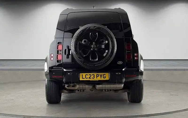 Used Land Rover Defender SE Dynamic 249 HP (183 kW) 2025 SUV