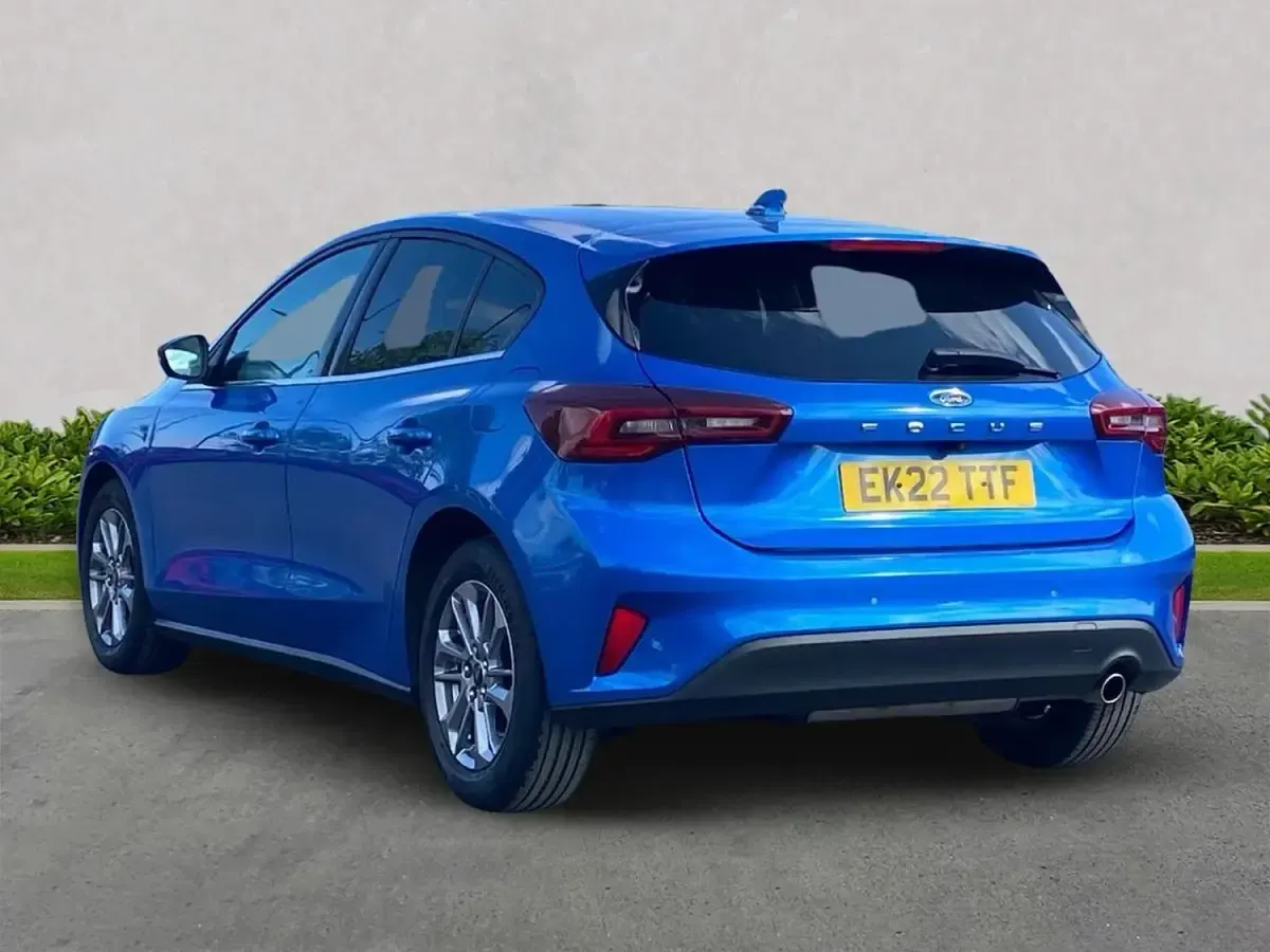 Begagnad Ford Focus Titanium 2022 Blå Halvkombi