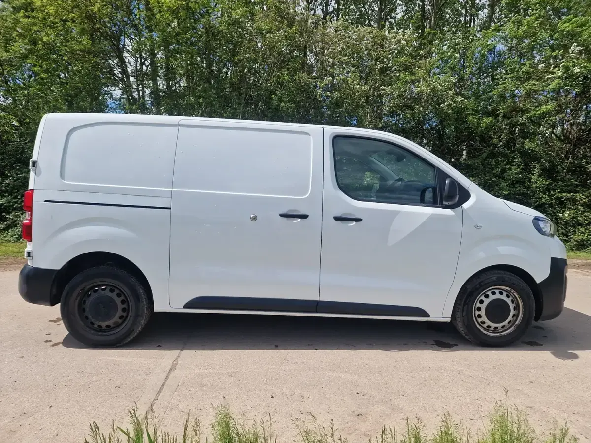 Usado Peugeot Expert 142 HP (104 kW) 2022 Branco Van