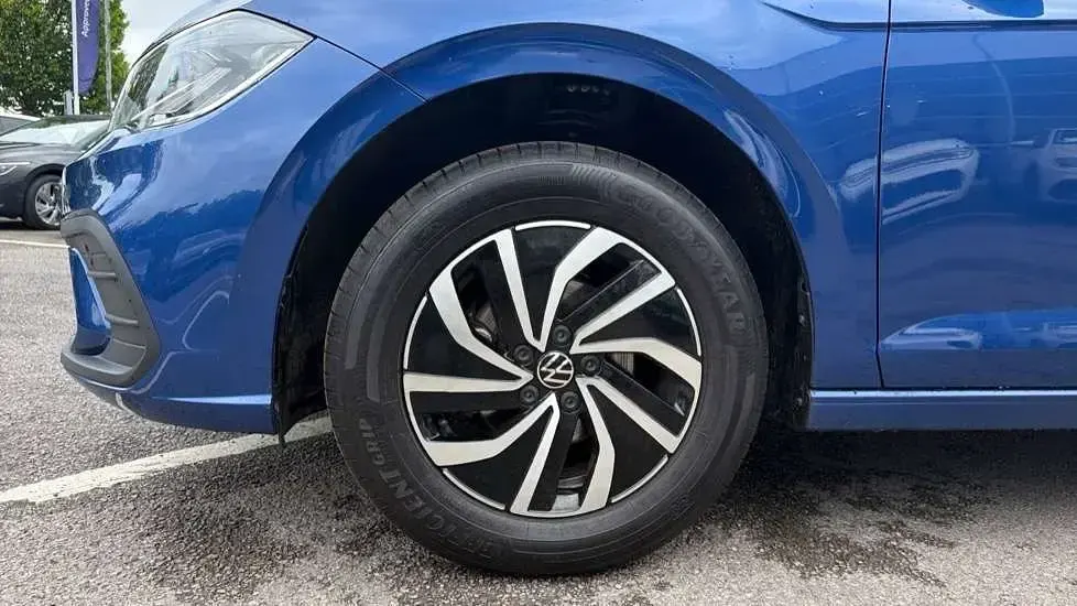 New VW Polo Life 80 HP (58 kW) 2025 Reef blue metallic Hatchback