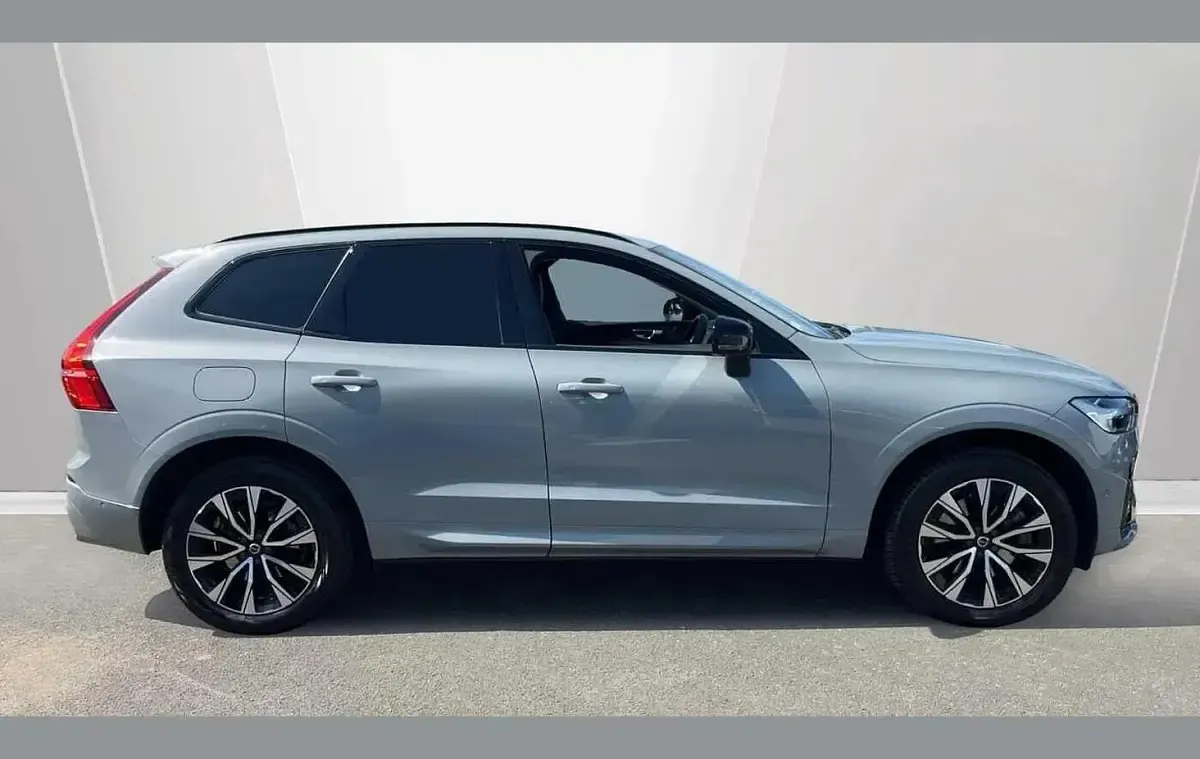 Used Volvo XC60 Plus 247 HP (181 kW) 2023 Grey SUV