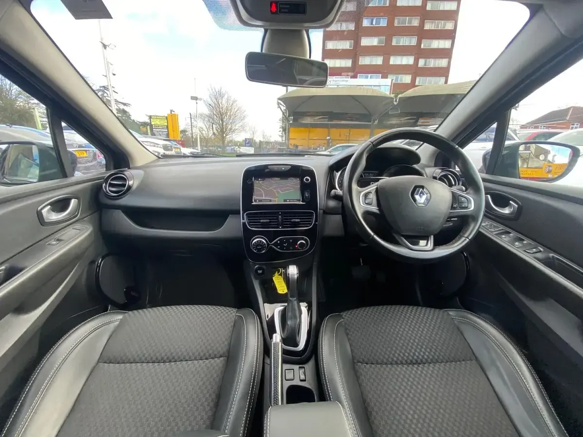 Used Renault Clio IV Dynamique 2017 Black Hatchback