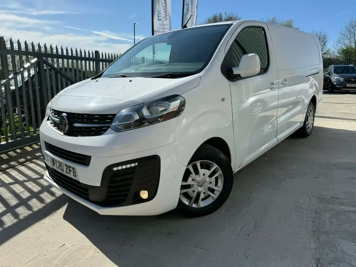 Gebraucht Vauxhall Vivaro Sportive 120 PS (88 kW) 2020 Weiß Van / Kleinbus
