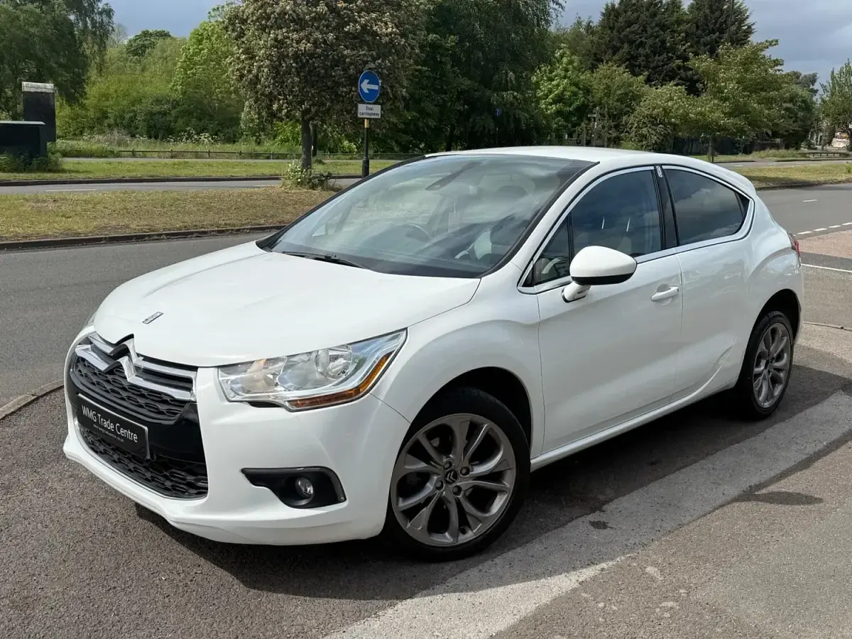 Used Citroën DS4 118 HP (86 kW) 2014 White Hatchback