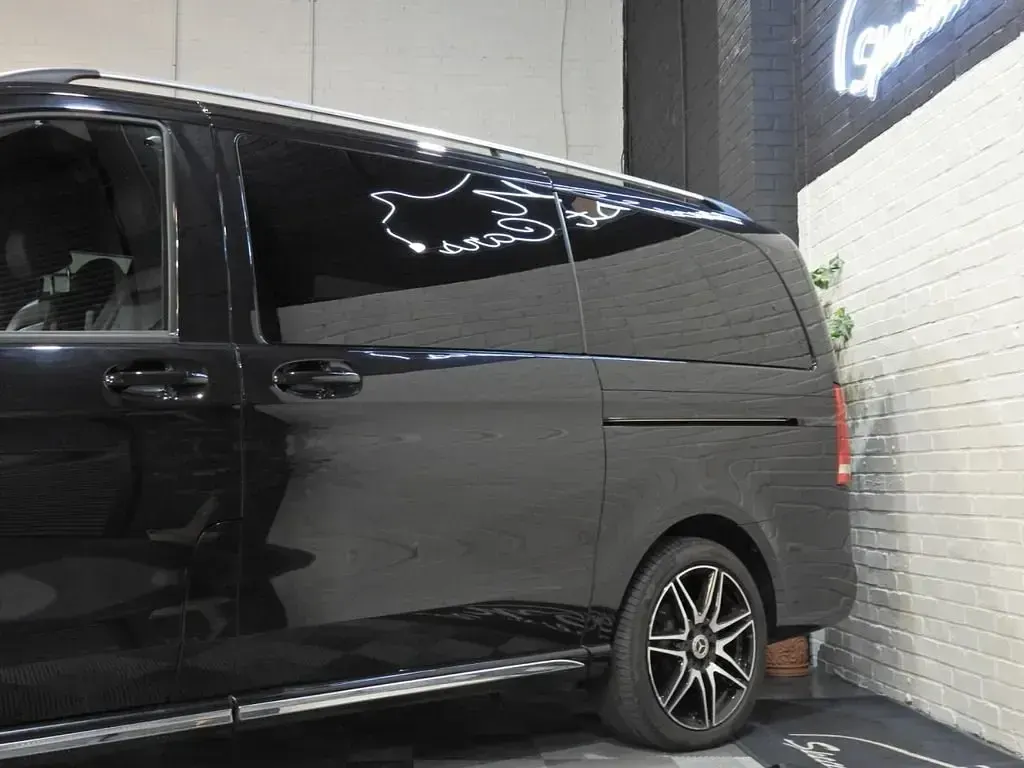 Usado Mercedes V300 AMG line 237 HP (174 kW) 2023 Preto Monovolume