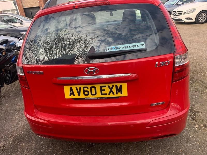 Used Hyundai i30 Comfort 2010 Red Estate