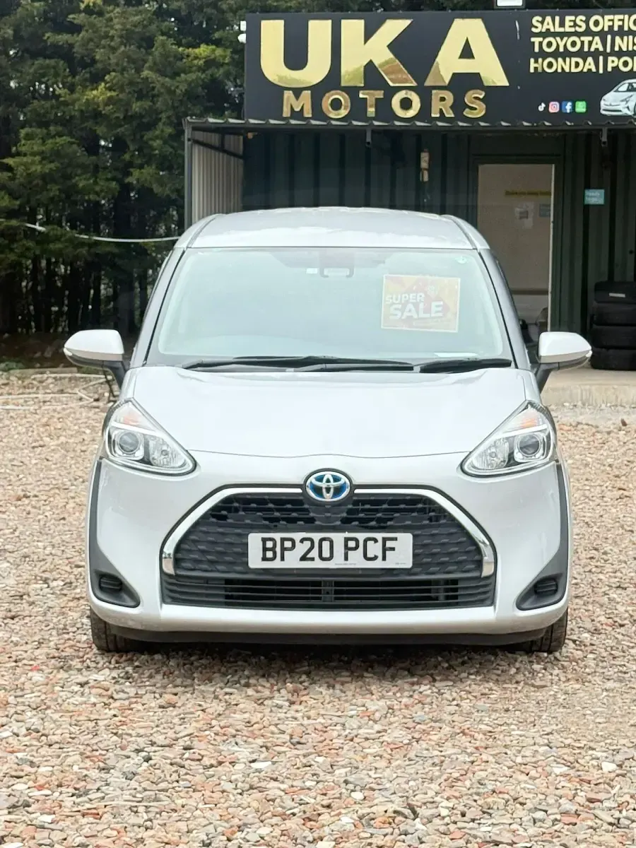 Used Toyota Sienta 101 HP (74 kW) 2020 Silver MPV