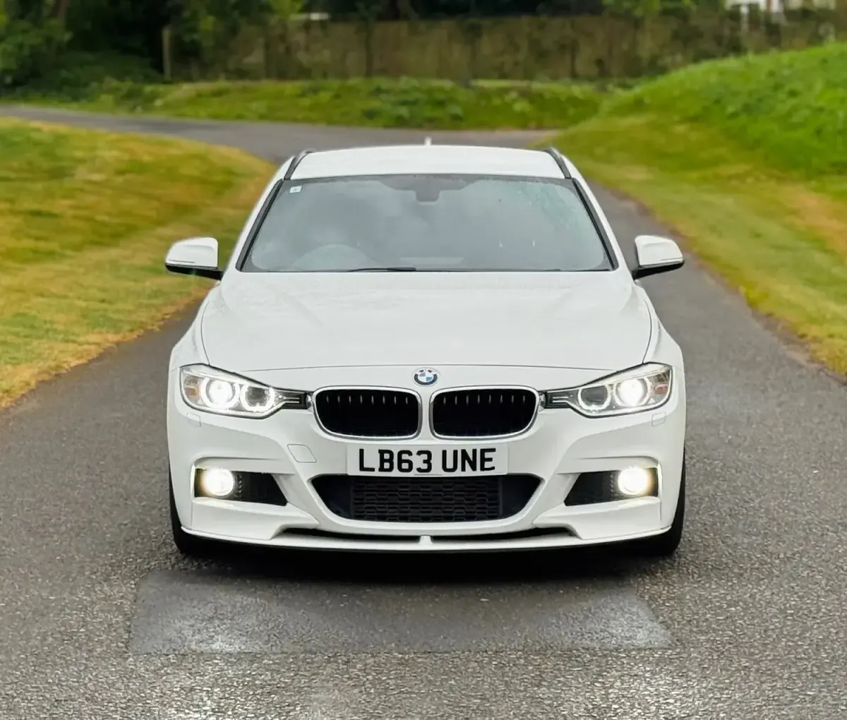 Begagnad BMW 320 2013 Vit Kombi