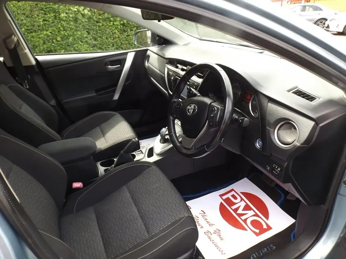 Used Toyota Auris Hybrid 2015 Blue Estate