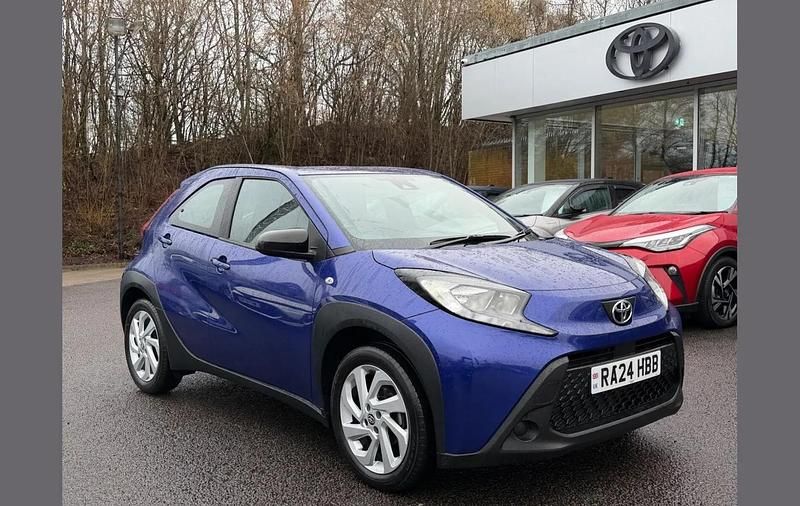 Used Toyota Aygo X PURE 71 HP (52 kW) 2024 Blue SUV