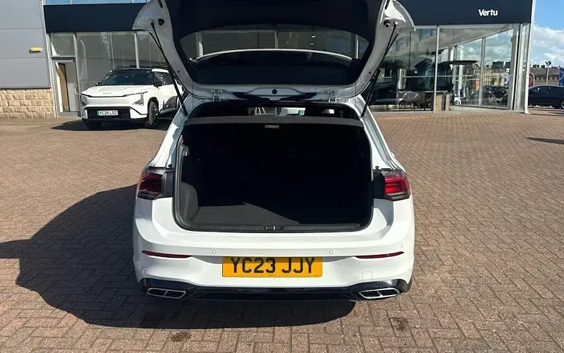 Used VW Golf VIII R-line 131 HP (96 kW) 2023 White Hatchback