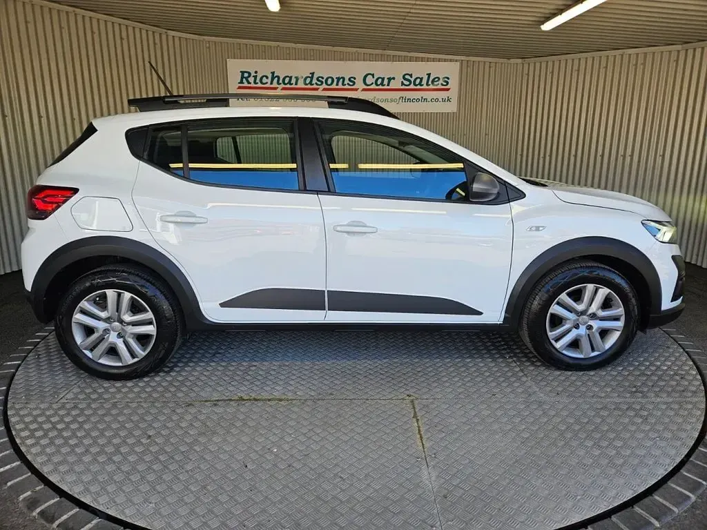 Used Dacia Sandero Expression 90 HP (66 kW) 2023 White Hatchback