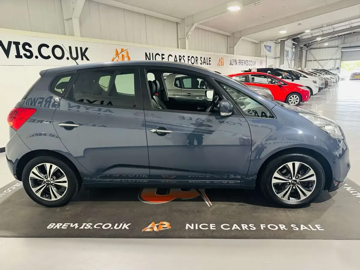 Used Kia Venga 128 HP (94 kW) 2016 Blue Hatchback