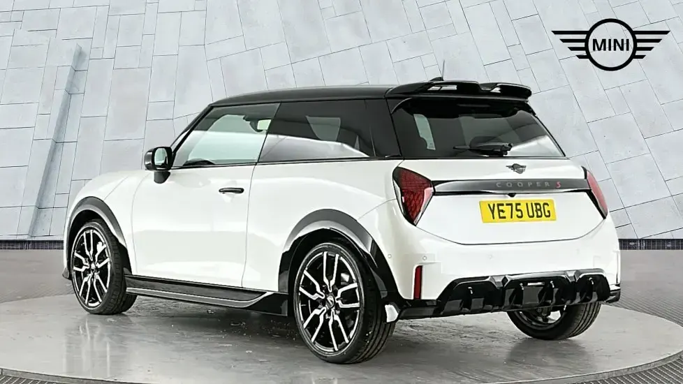 Używany Mini Cooper S Hatch 201 KM (147 kW) 2025 Biały Hatchback