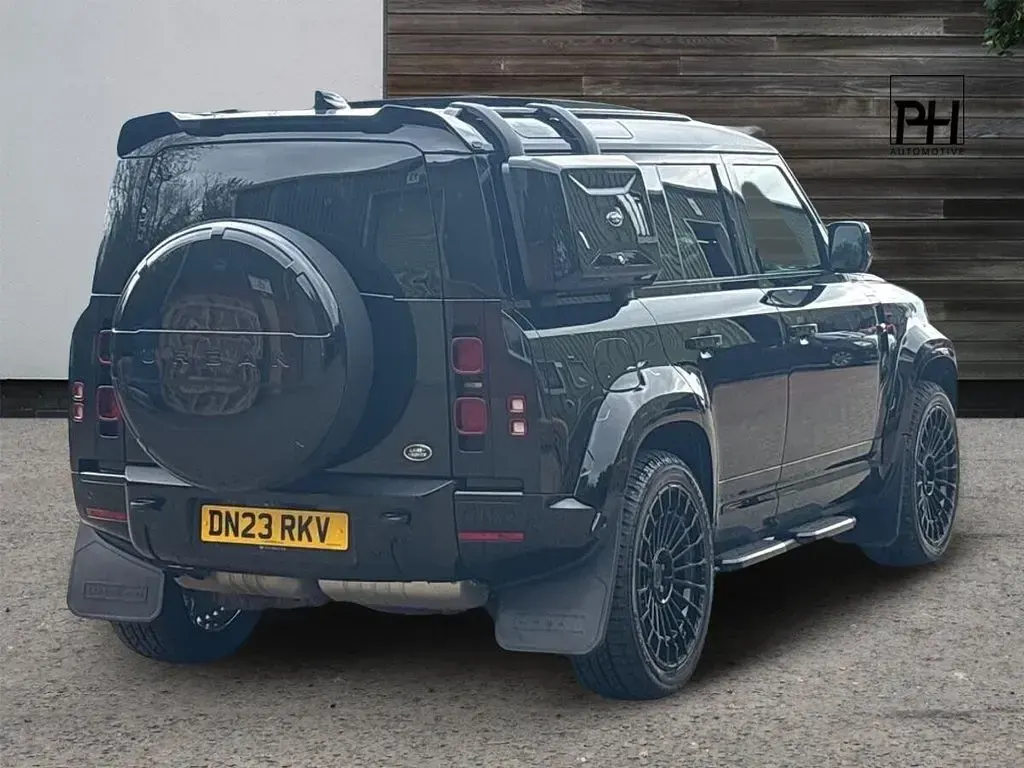 Used Land Rover Defender HSE Dynamic 250 HP (183 kW) 2023 Black SUV
