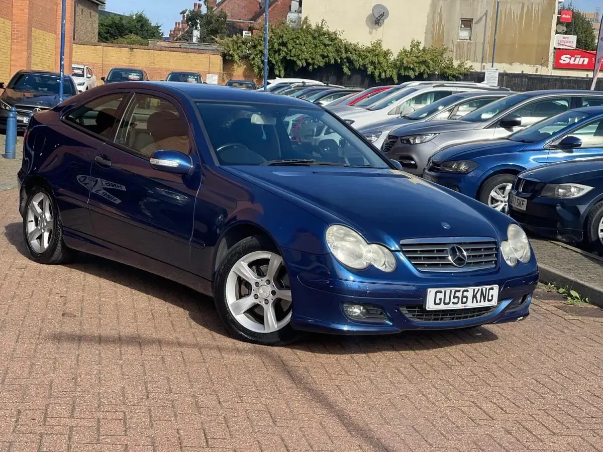 Used Mercedes C180 SE 143 HP (105 kW) 2006 Blue Coupe