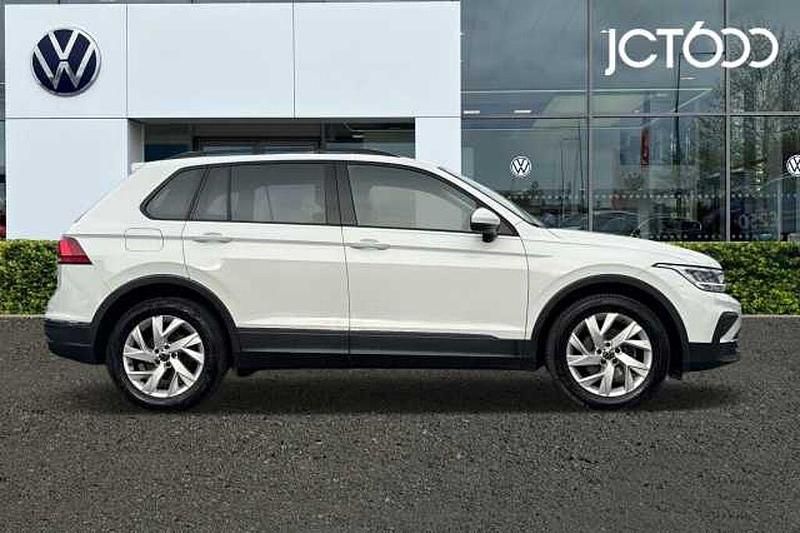 Używany VW Tiguan Life 150 KM (110 kW) 2022 Biały SUV