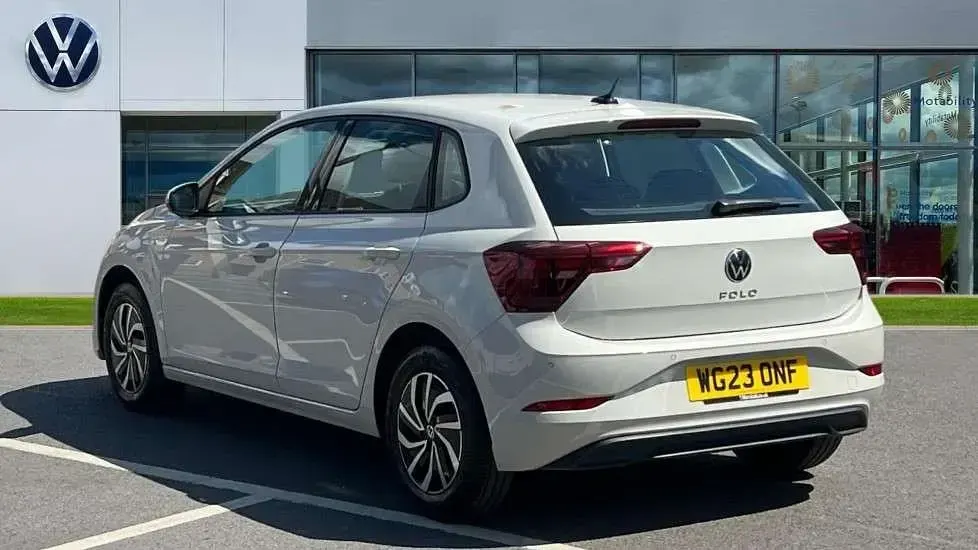 Used VW Polo Life 95 HP (69 kW) 2023 Ascot grey Hatchback